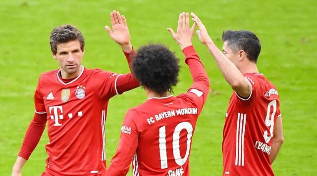 两位新冠康复者“助”兴，拜仁121岁生日快乐！